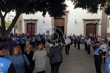 Telde despide con honores y lágrimas a su agente Martín Calzada (Foto Francisco Javier Santana)